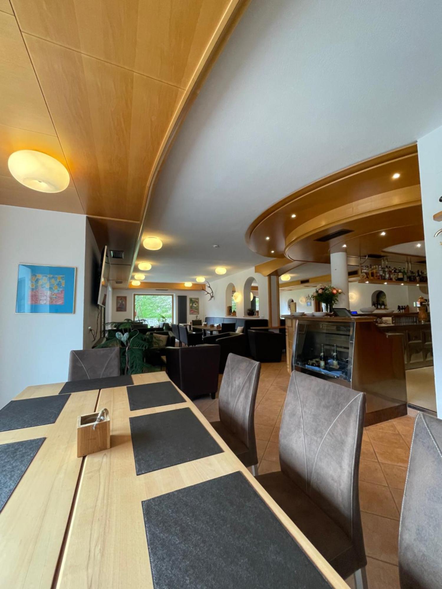 Hotel Larch Campo di Trens Bagian luar foto