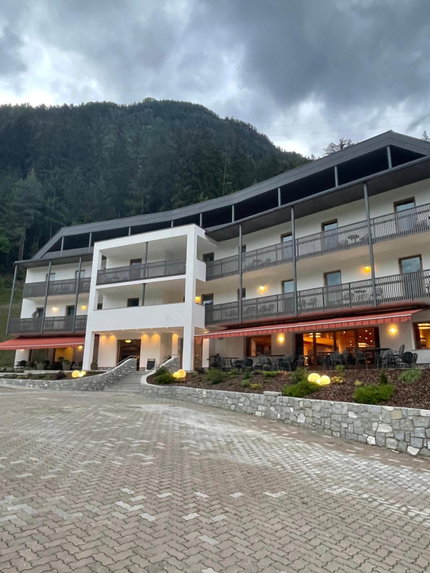 Hotel Larch Campo di Trens Bagian luar foto
