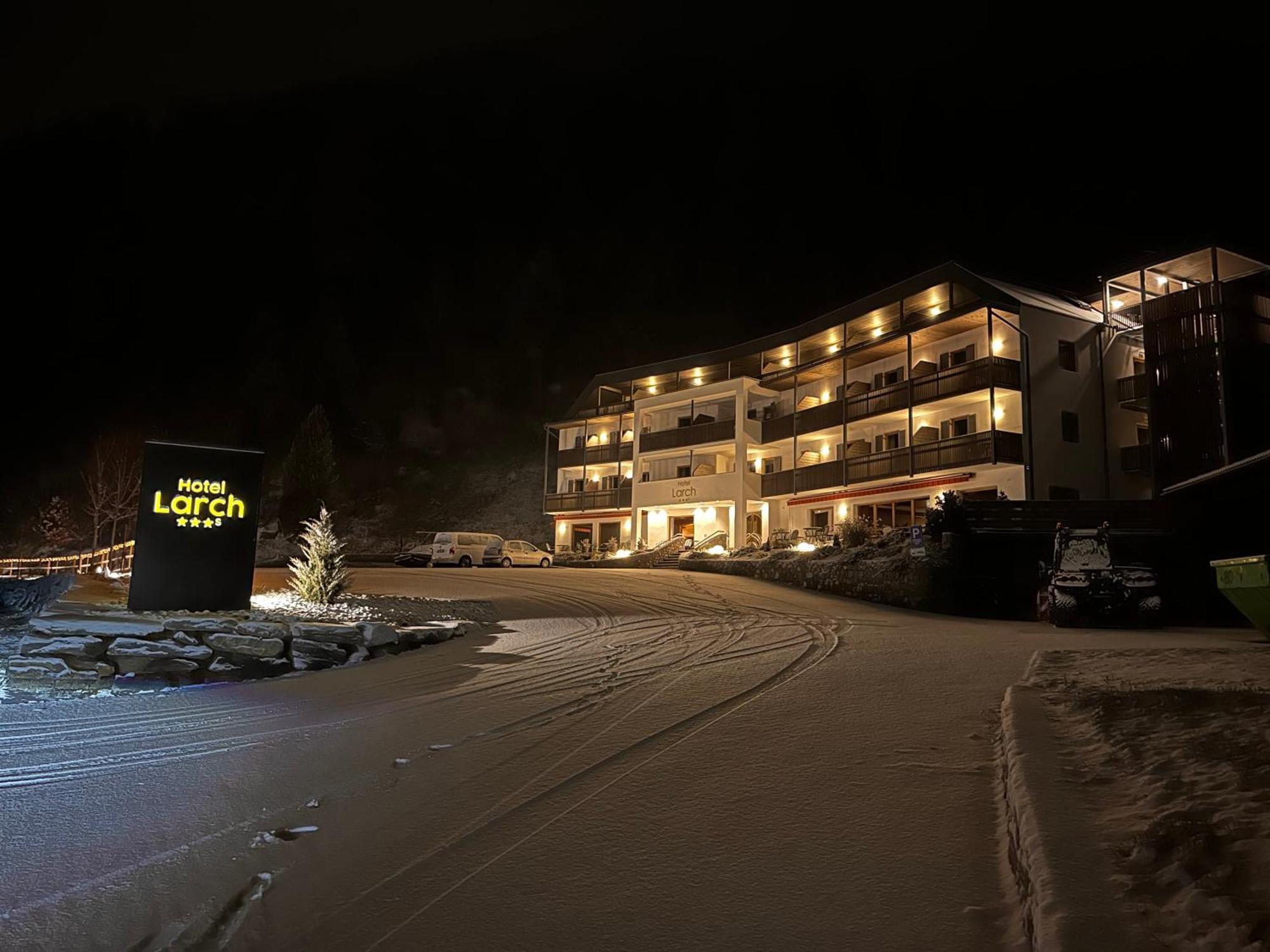 Hotel Larch Campo di Trens Bagian luar foto